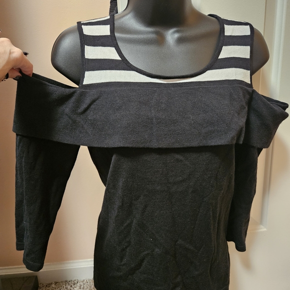 Black and White Striped Cold Shoulder Light Sweater - Picture 2 of 11